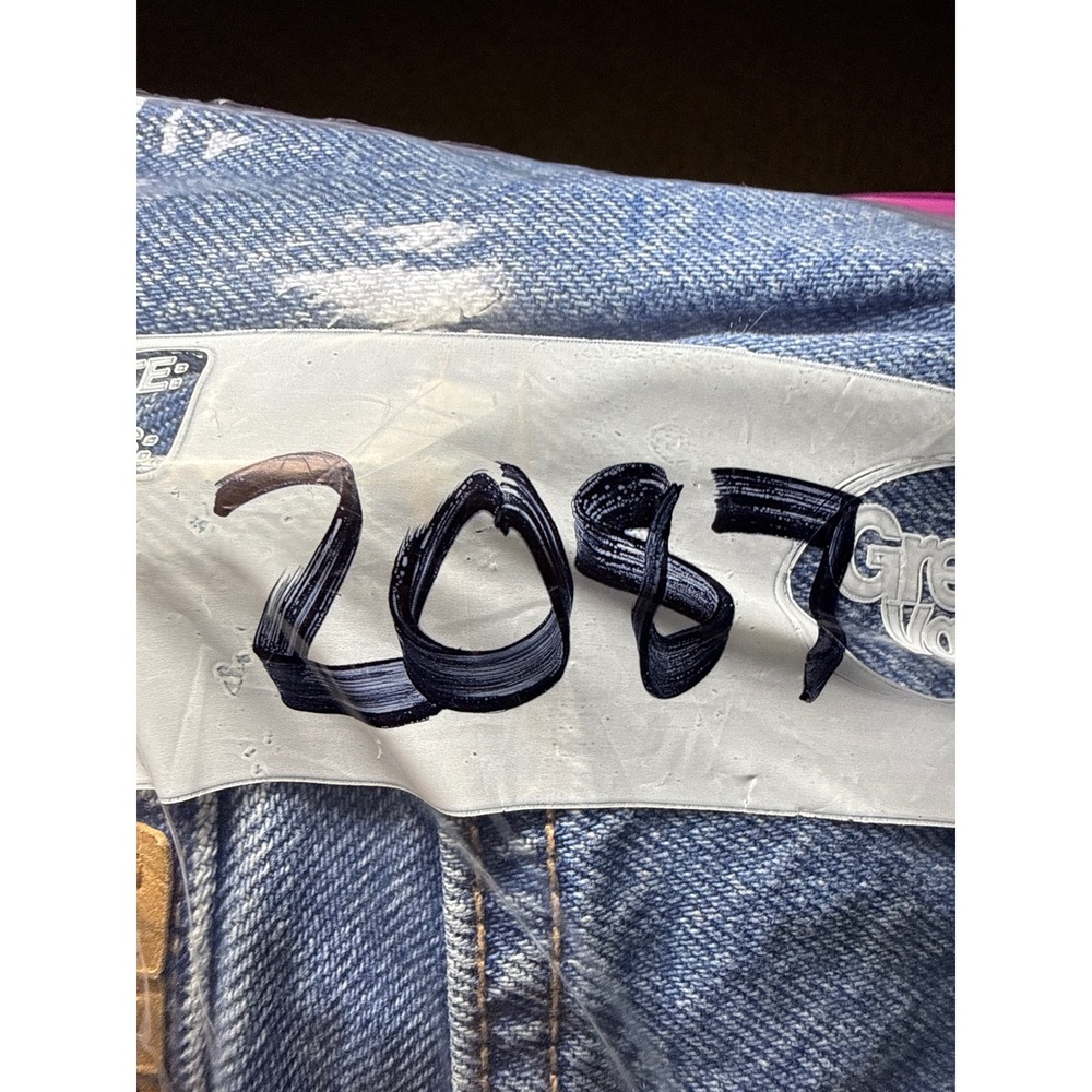 American Eagle Tomgirl Short Womens 2 Light Wash Distressed Cut‎ Off Denim Jeans - Picture 9 of 10